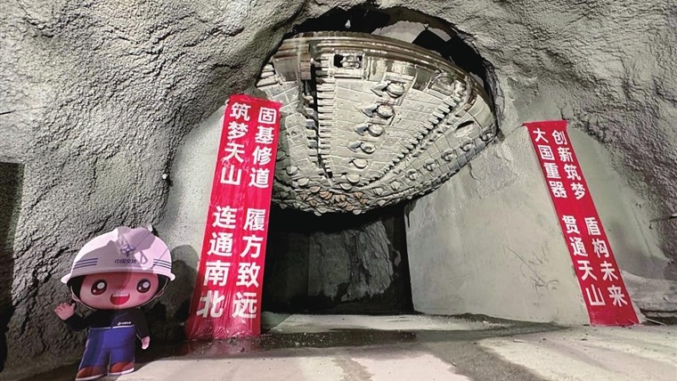 常熟造“首创号”纵穿天山